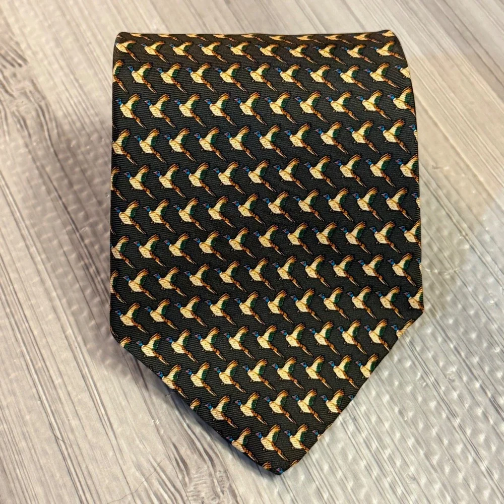 Museum Artifacts 100% Silk Tie Green Flying Pheasant Bird Hunting Outdoorsmen
